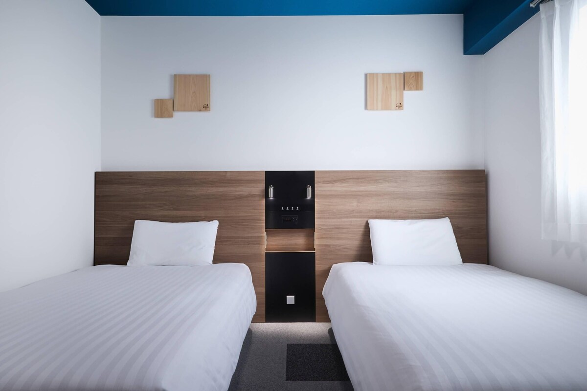 In-room safe, desk, blackout curtains, soundproofing
