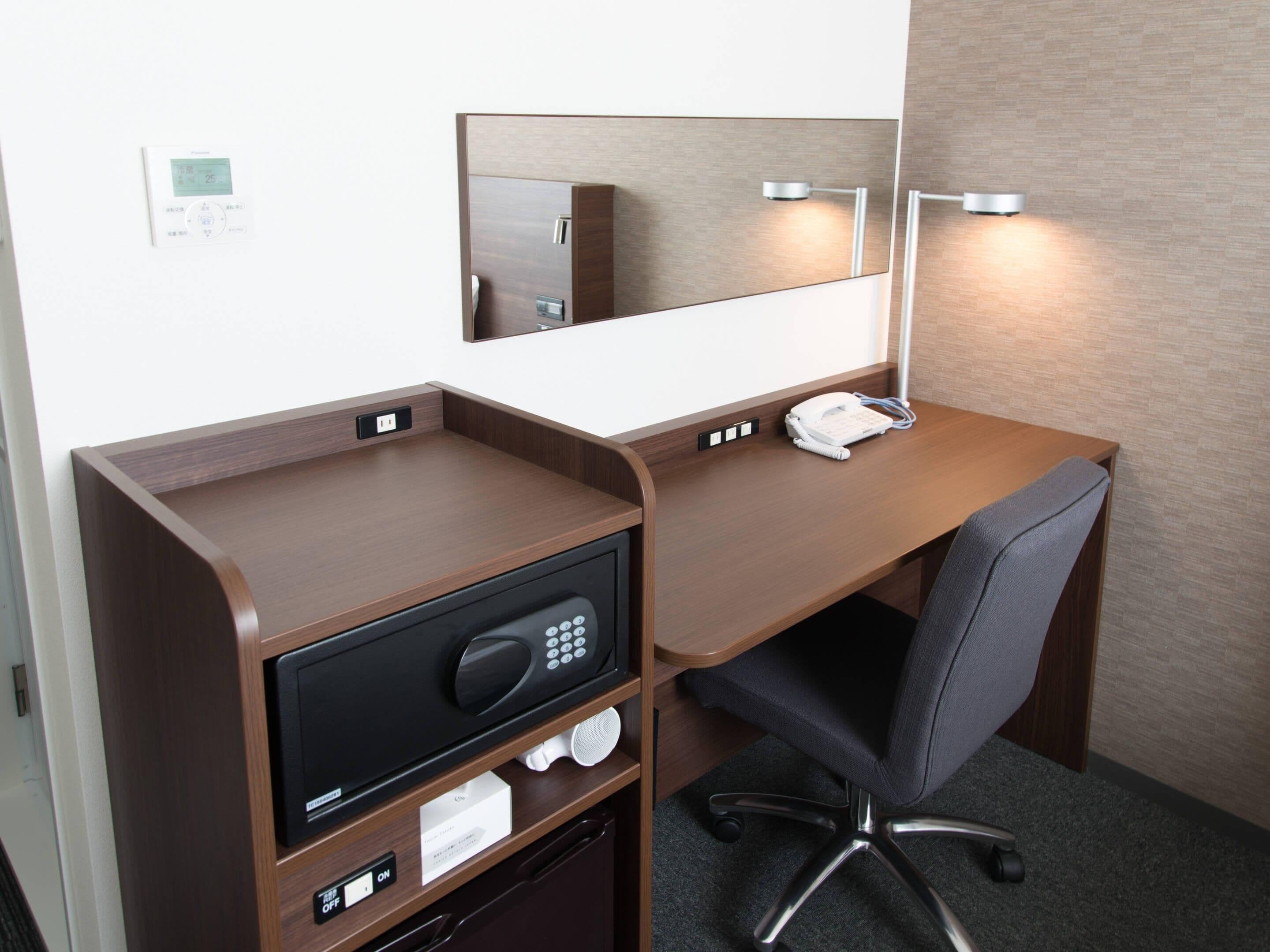 Standard Double Room, Non Smoking | In-room safe, desk, blackout drapes, soundproofing