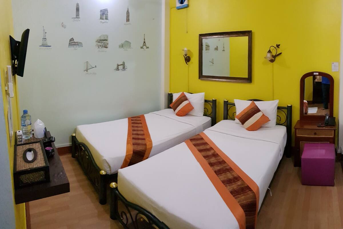 Standard Twin Room (No Breakfast) | 客房内保险箱、办公桌、免费 WiFi
