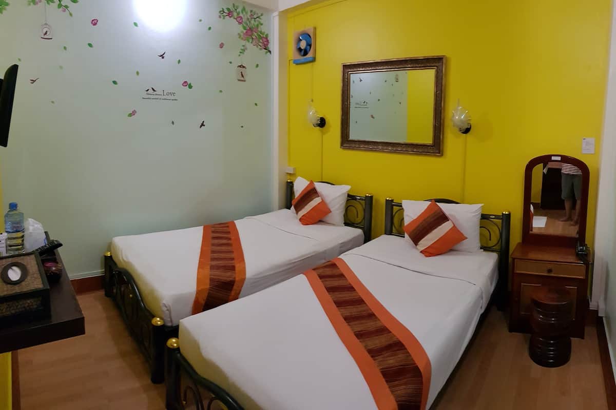 Standard Twin Room | Tallelokero huoneessa, työpöytä, ilmainen Wi-Fi