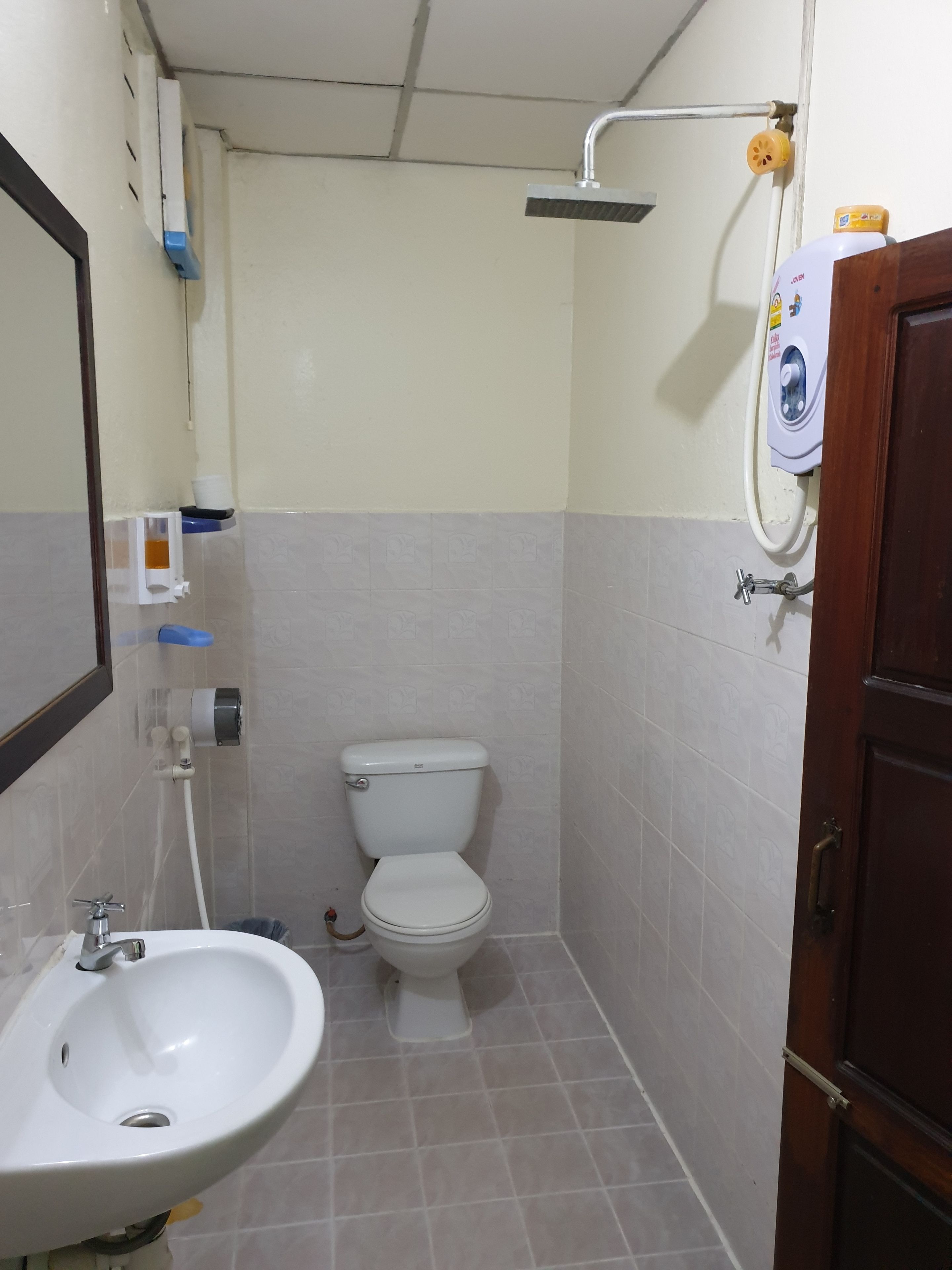family room | bathroom | shower, free toiletries