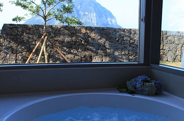 Double C | Mountain view