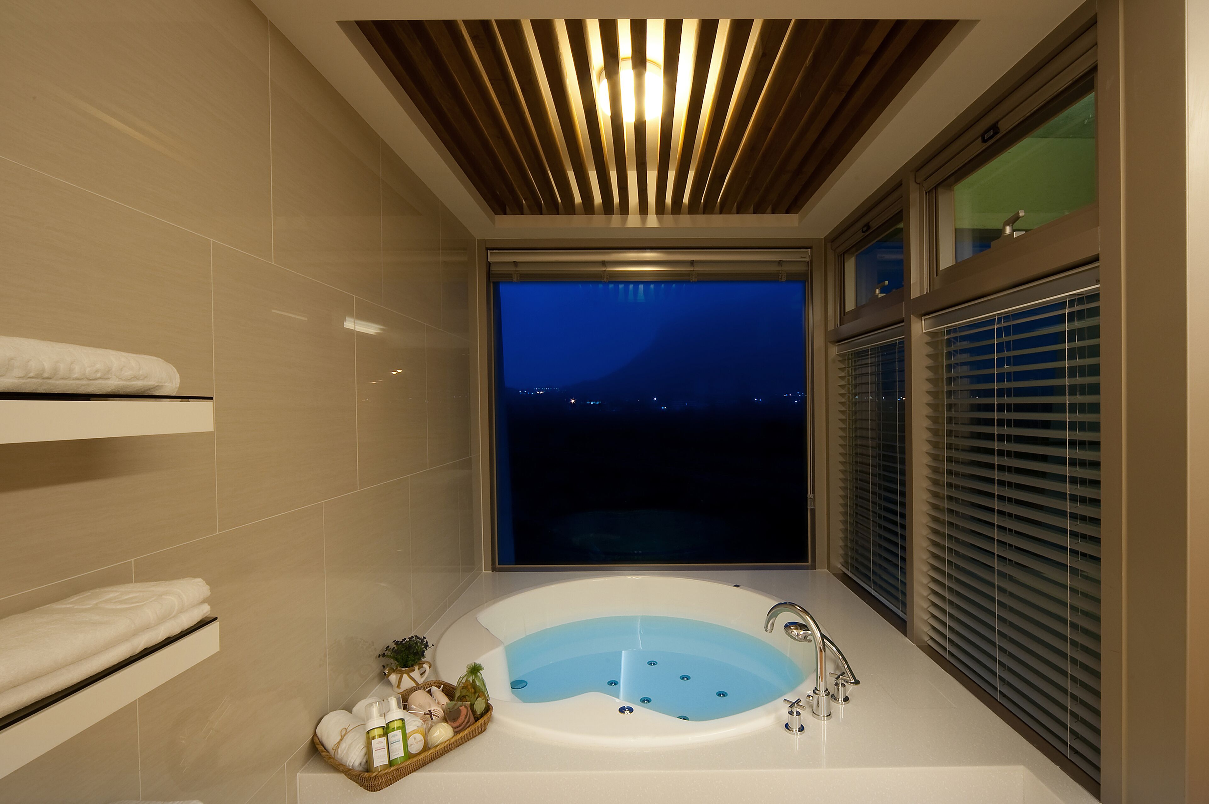 double c | jetted bathtub