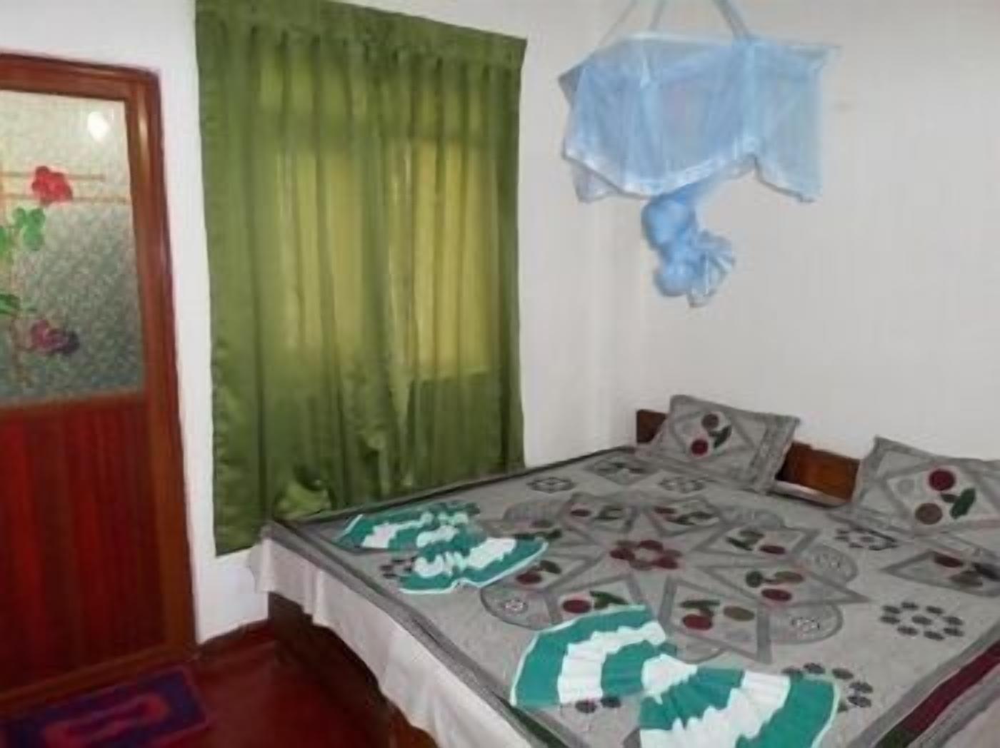 Desk, free rollaway beds, free WiFi