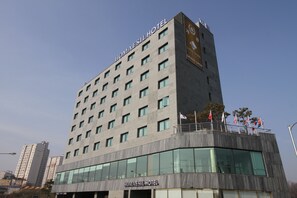 المنشأة من الخارج