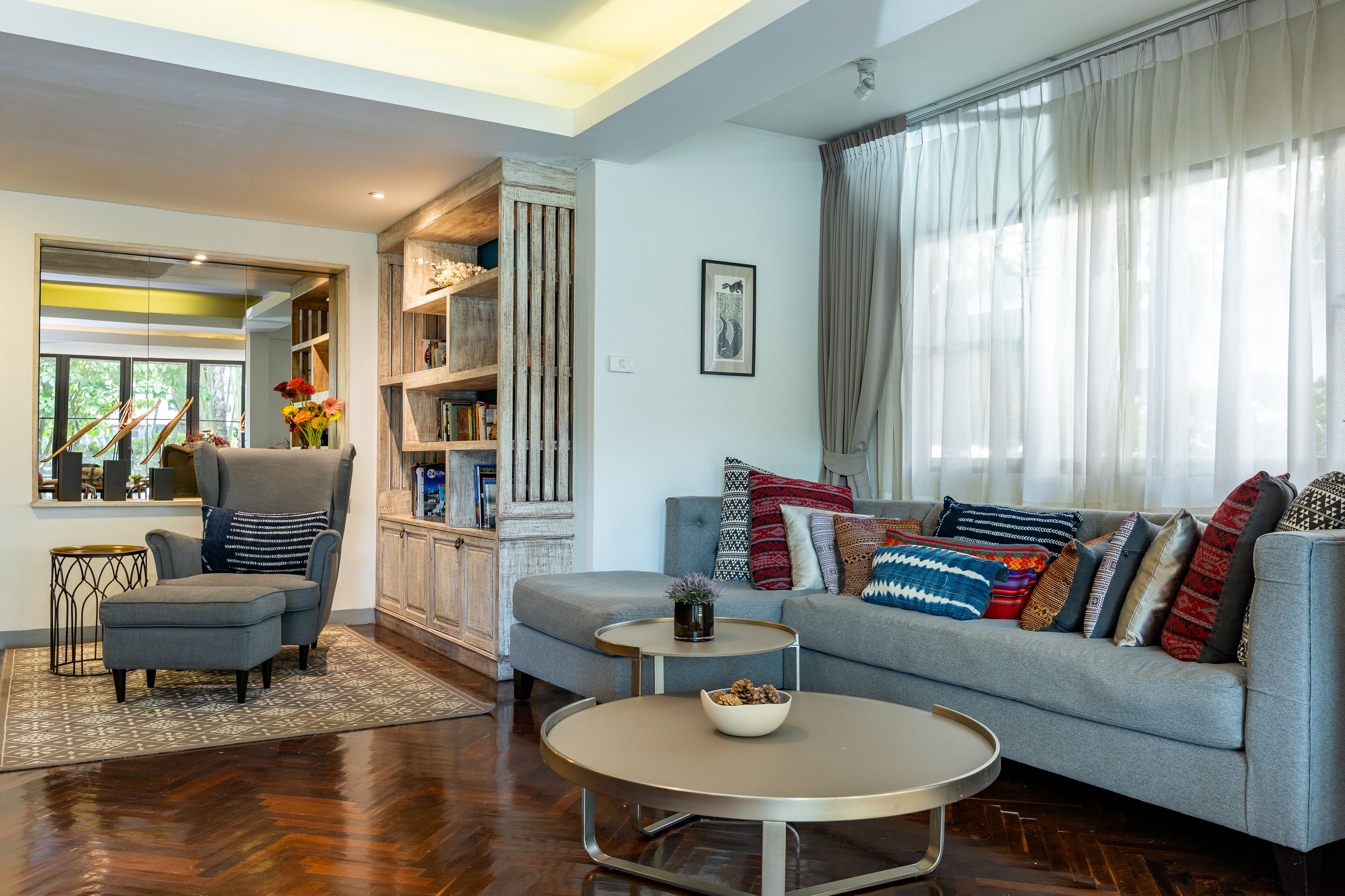 Lobby-lounge