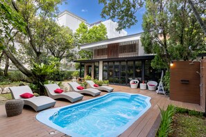 Outdoor pool, open 8:00 AM to 10:00 PM, sun loungers - Private Pool Villa 88 Nimman Chiangmai (Chiang Mai)