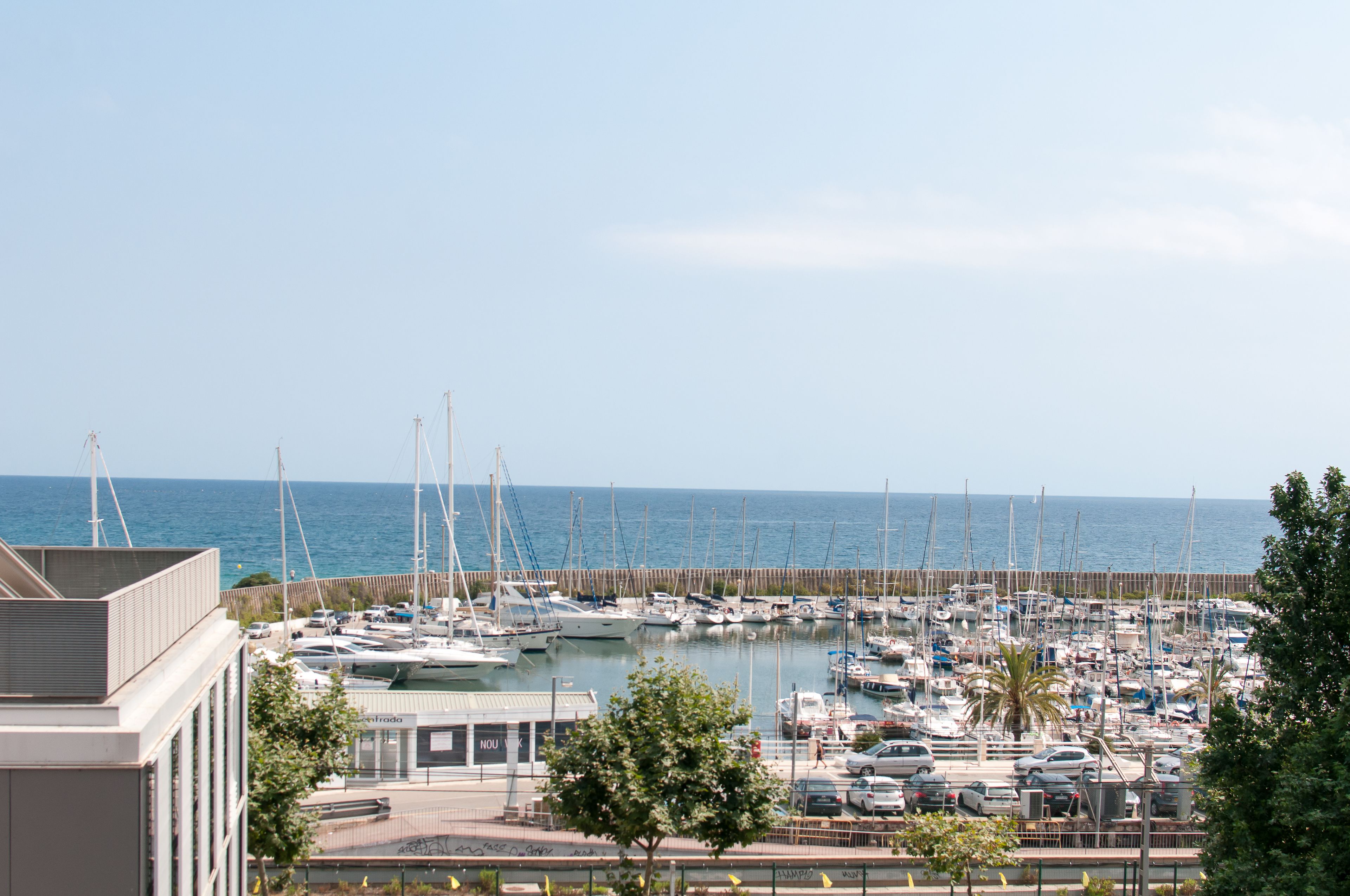 Seprai premium, selimut bulu angsa, dan didekorasi berbeda-beda