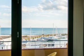 ecoGRUSAPARTMENTS CAPITANIA | Premium bedding, down comforters, individually decorated - ecoGRUSAPARTMENTS (Masnou)