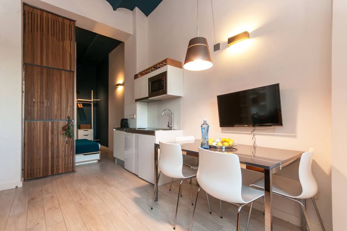 ecoGRUSAPARTMENTS ORIENT | Ruang tamu | 32 inci sebuah televisyen pintar dengan kabel, TV, Netflix