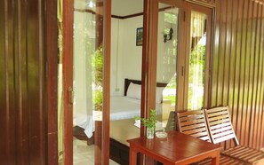 Standard Family Room | Una cassaforte in camera, una scrivania, Wi-Fi gratuito