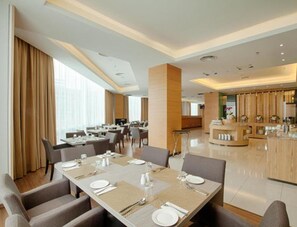 Desayuno buffet todos los días (con cargo) 
