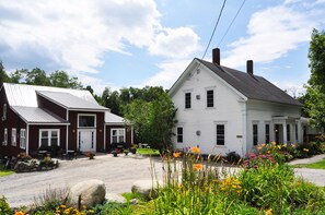 Front of property - WilloBurke Boutique Inn & Nordic Spa (East Burke)