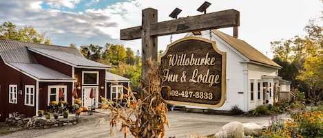 Vista frontal de la propiedad