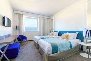 Premium bedding, in-room safe, desk, laptop workspace - Golden Tulip Marseille Euromed (Marseille)