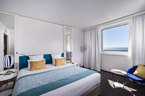 Superior Room, 1 King Bed, Sea View | Premium bedding, in-room safe, desk, laptop workspace - Golden Tulip Marseille Euromed (Marseille)