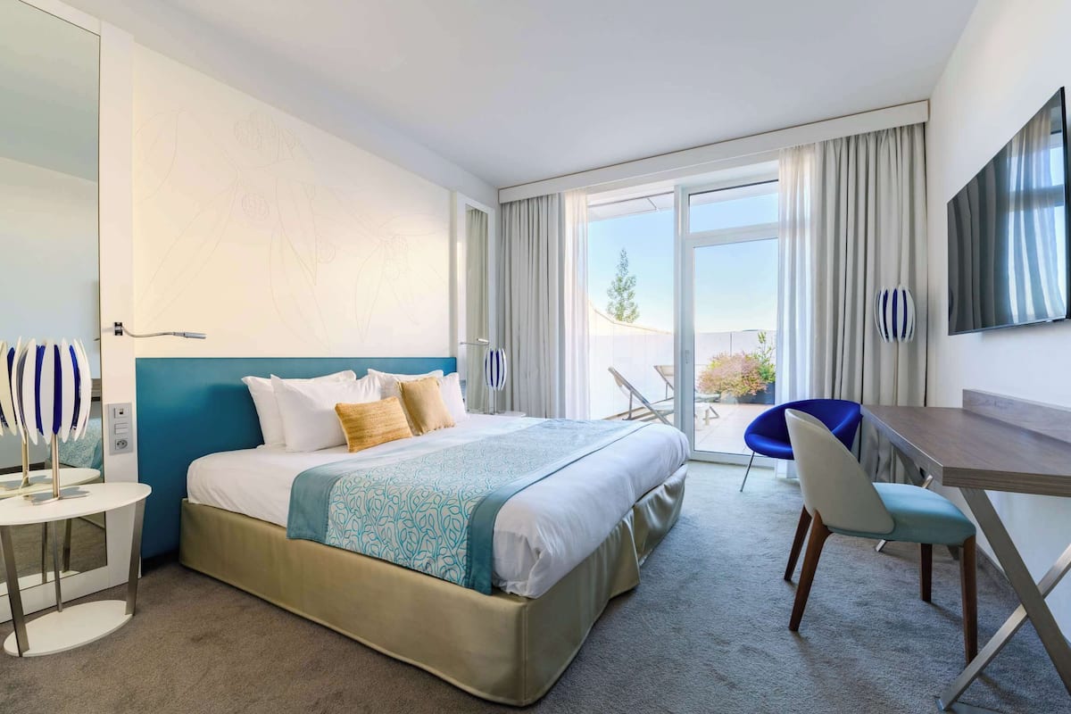 superior room, 1 king bed, terrace | premium bedding, in-room safe, desk, laptop workspace