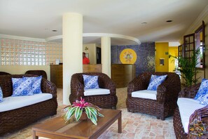 Lobby sitting area - Pousada Sicília (Salvador)