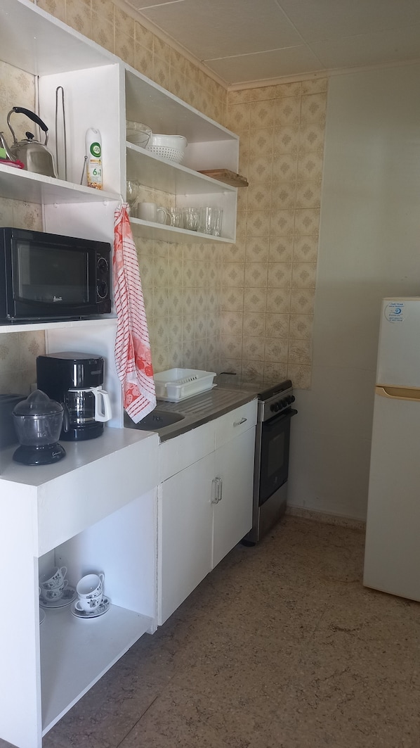 1 Bedroom Apartment Sunny | Private kitchen - Damacor Apartments (Willemstad)