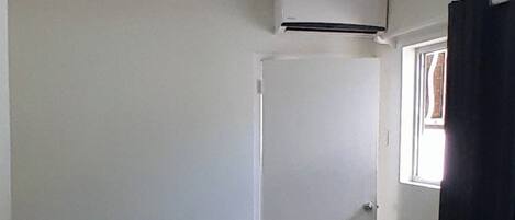 1 Bedroom Apartment Sunny | 1 dormitorio y espacio para trabajar con un portátil