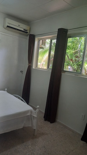 1 Bedroom Apartment Sunny | 1 quarto, espaço de trabalho para notebook