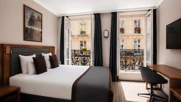 Quarto luxo, sacada | Roupas de cama premium, frigobar, cofres nos quartos, escrivaninha