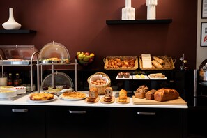 Petit déjeuner buffet servi tous les jours en supplément
