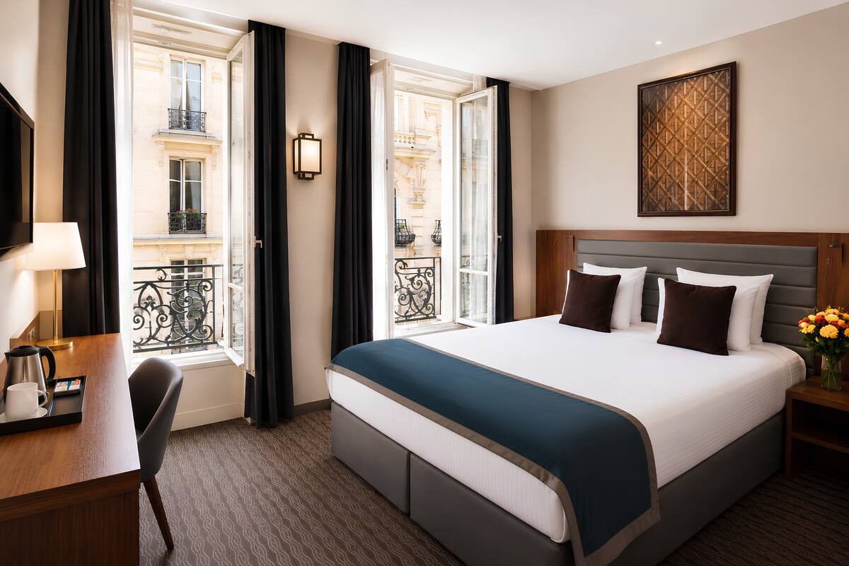 Quarto luxo | Roupas de cama premium, frigobar, cofres nos quartos, escrivaninha