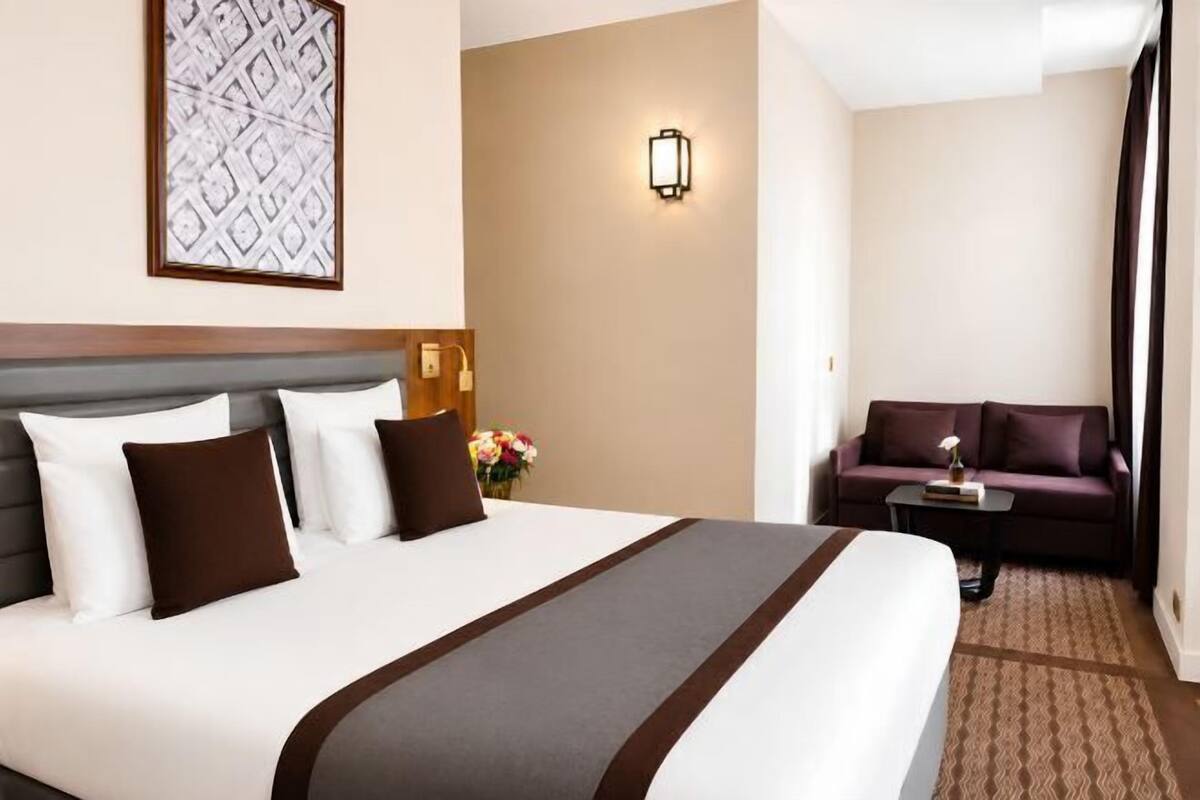 Roupas de cama premium, frigobar, cofres nos quartos, escrivaninha
