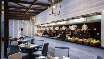 2 restaurants, breakfast, lunch, dinner served; international cuisine