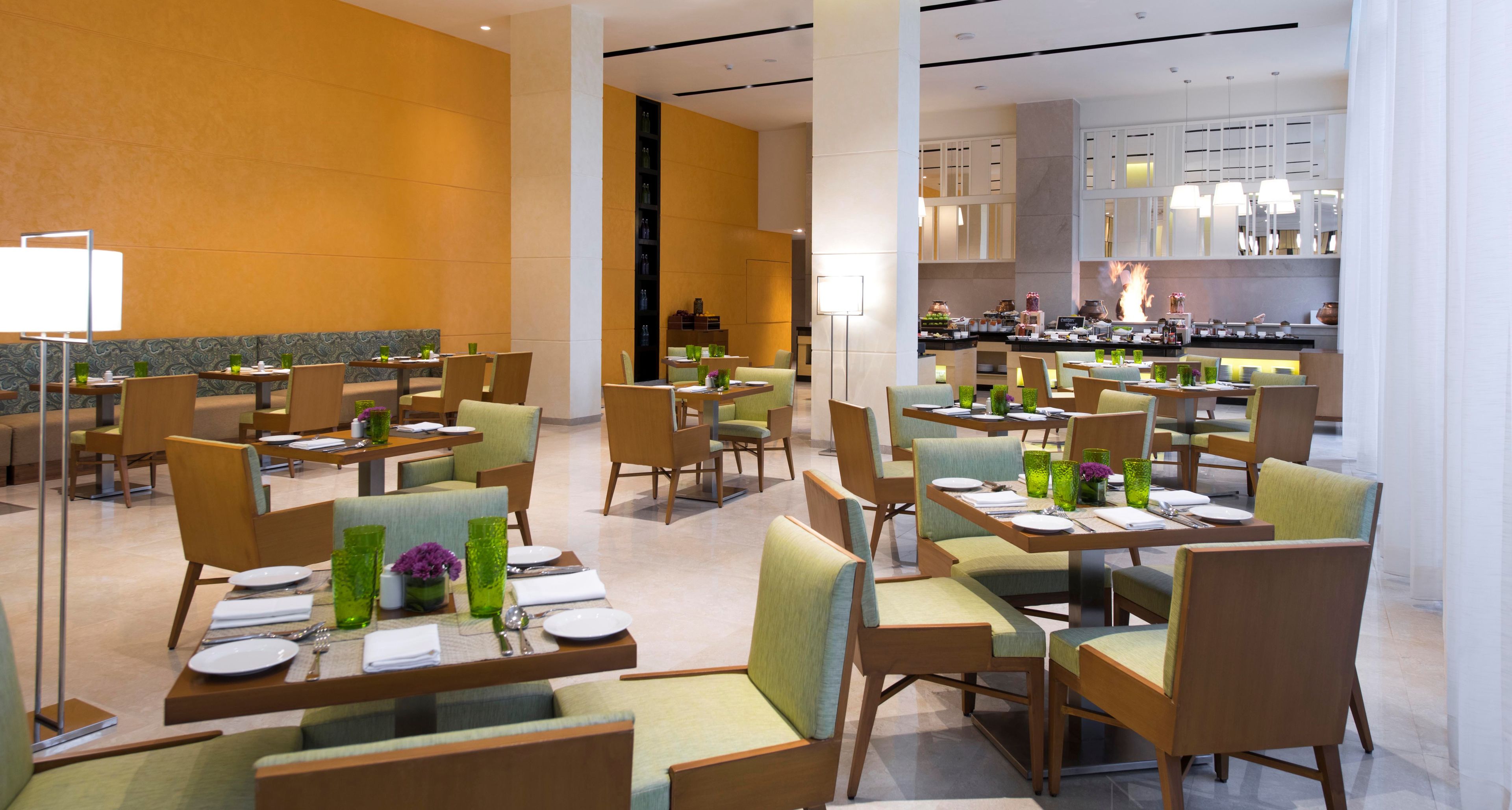 2 restaurants; breakfast, lunch, dinner and brunch served 