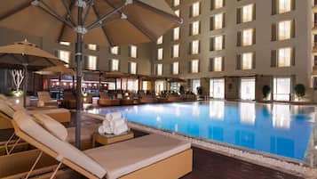 Outdoor pool, pool loungers