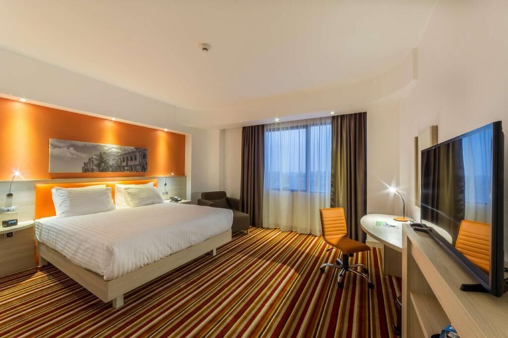Premium bedding, in-room safe, desk, soundproofing