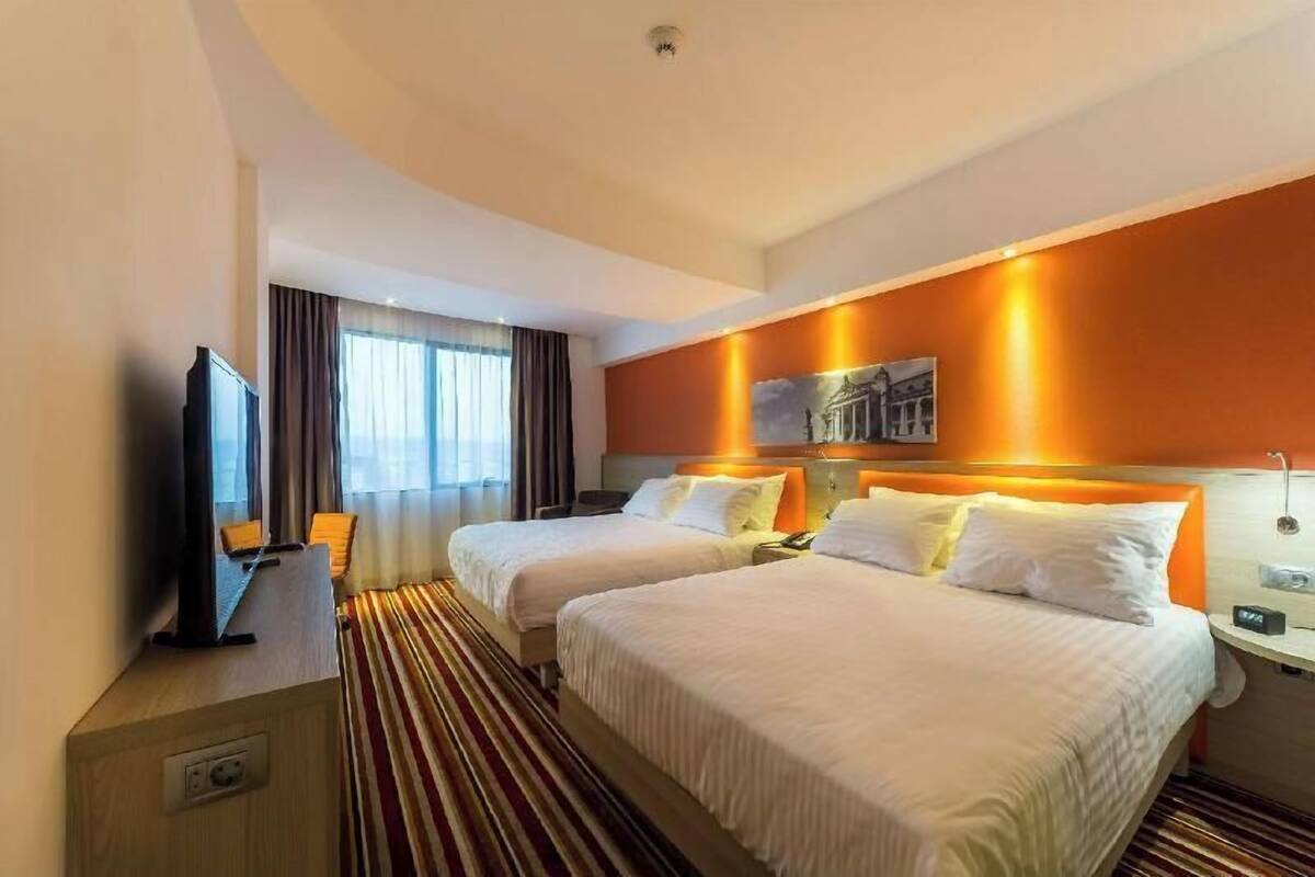 Premium bedding, in-room safe, desk, soundproofing