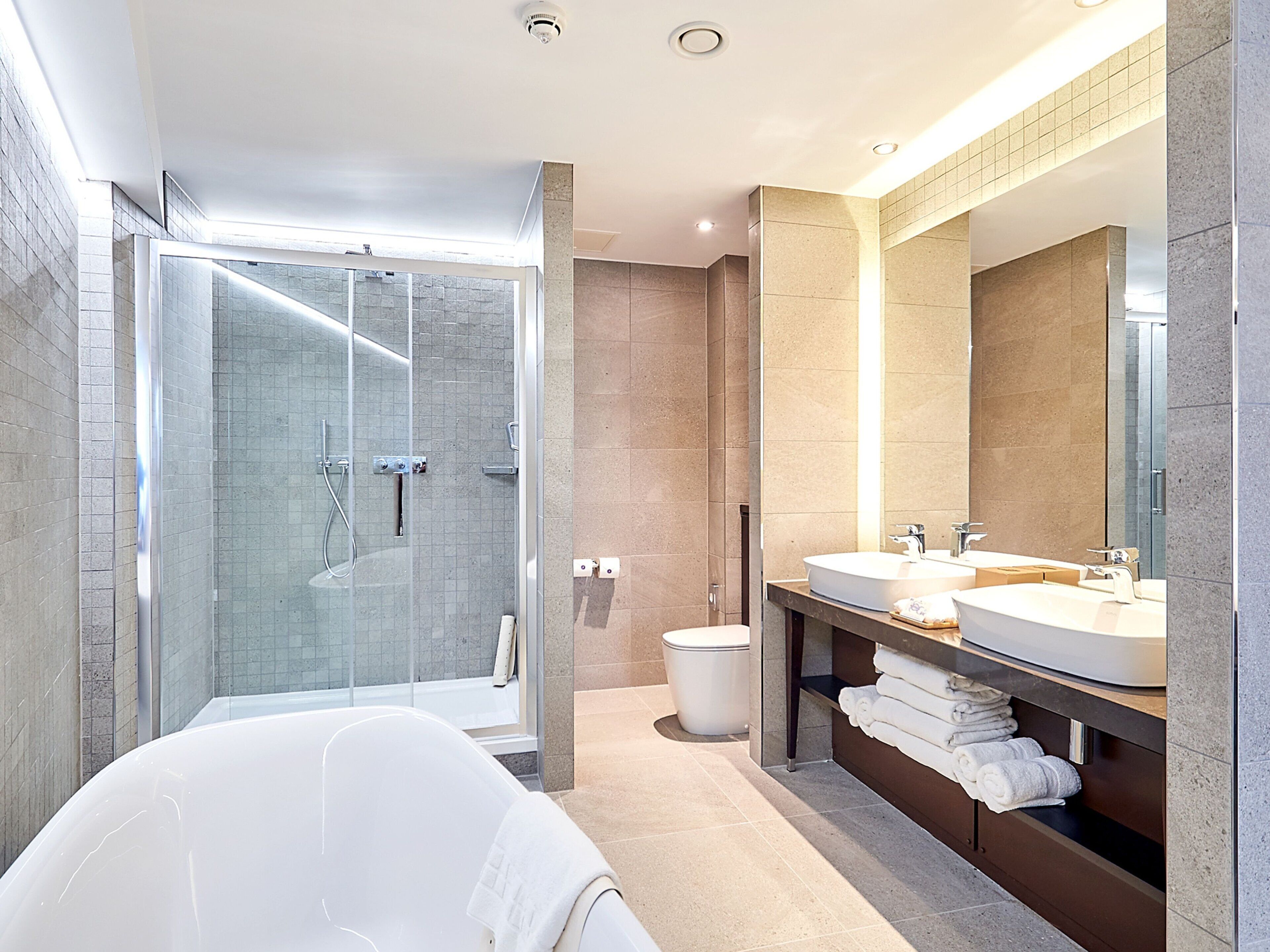 shower, rainfall showerhead, free toiletries, hair dryer