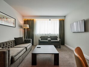 In-room safe, desk, laptop workspace, blackout drapes - Park Regis Birmingham (Birmingham)