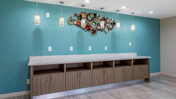 Tägliches inbegriffenes kontinentales Frühstück