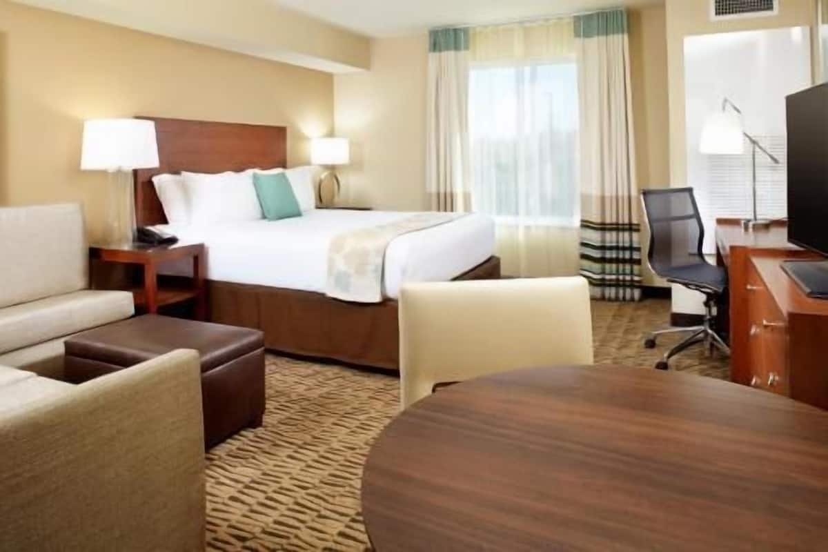 Premium bedding, down comforters, in-room safe, desk