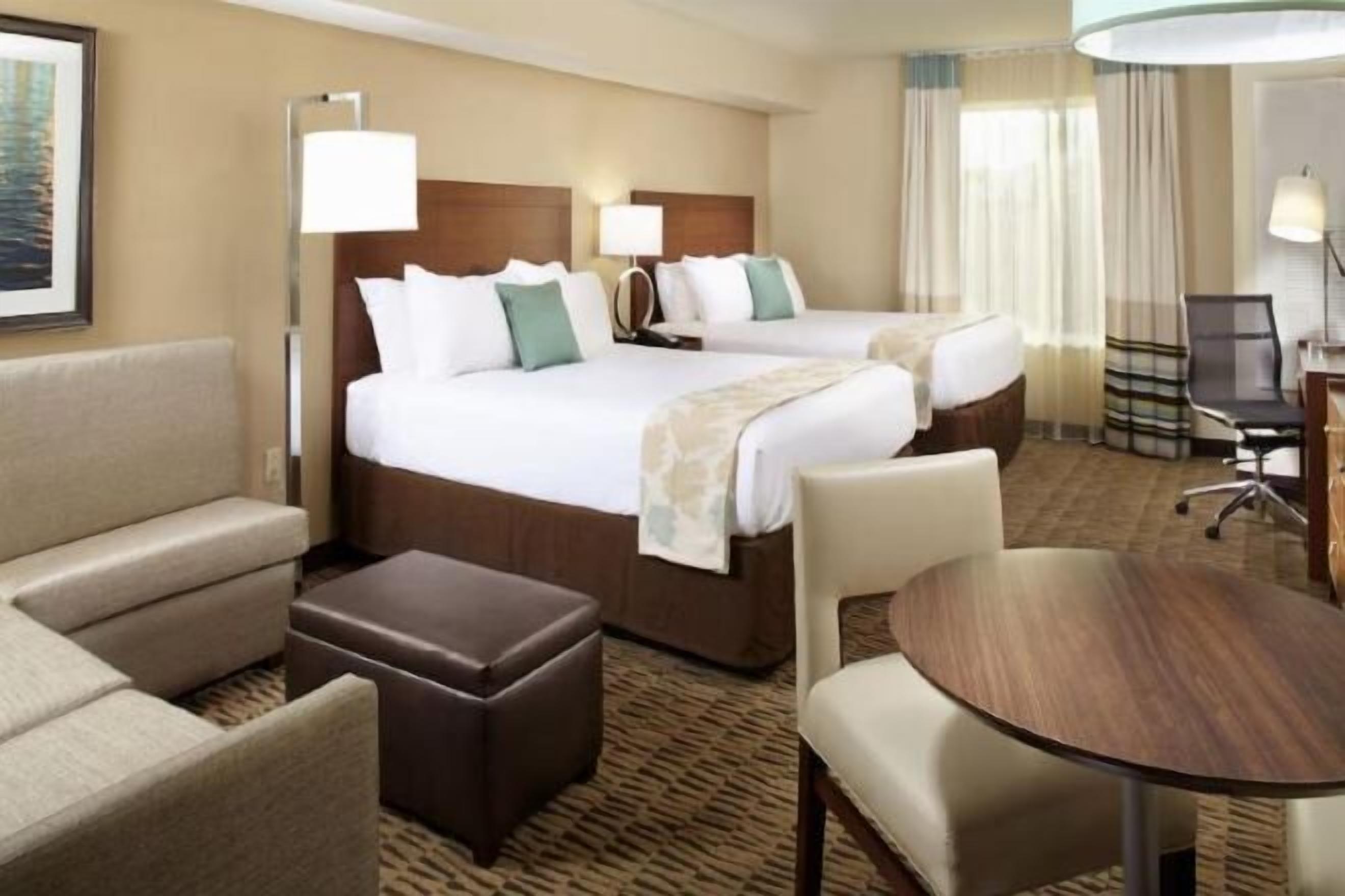 Literie de qualité, couette en duvet, coffre-fort, bureau