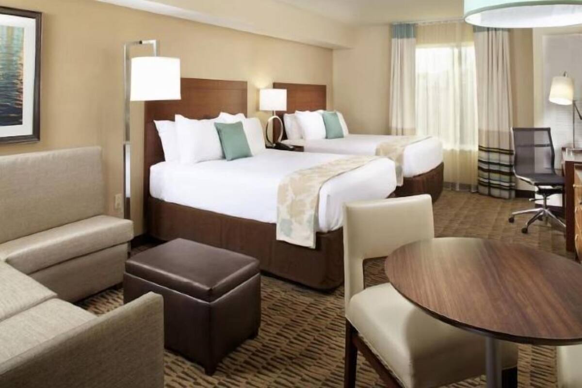 Literie de qualité, couette en duvet, coffre-fort, bureau