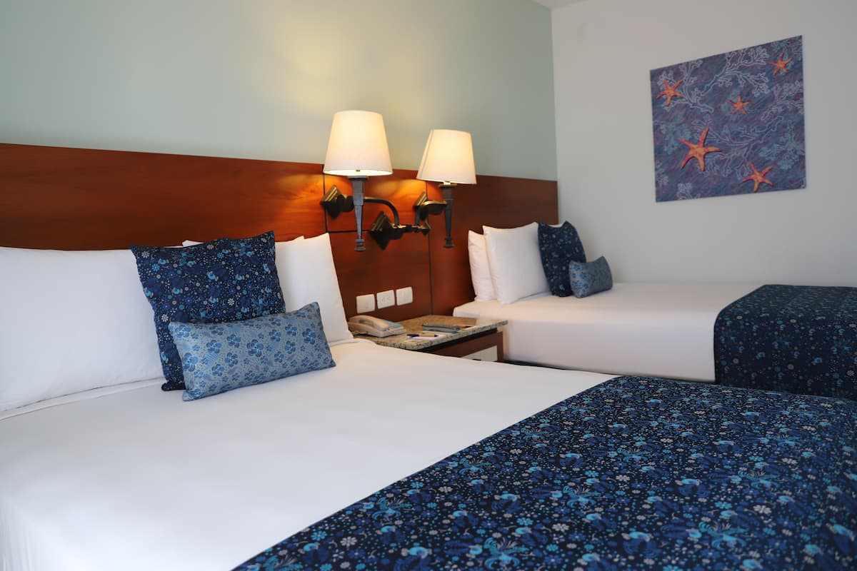 Superior-huone, valtamerinäköala | Ylelliset vuodevaatteet, tallelokero huoneessa, silitysrauta/-lauta