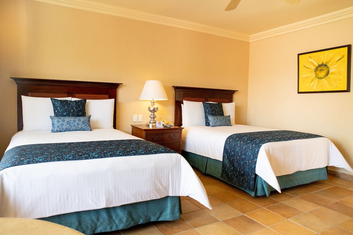 Elite Room, 2 Katil Kelamin (Double), Garden View | Peralatan tempat tidur premium, peti besi dalam bilik