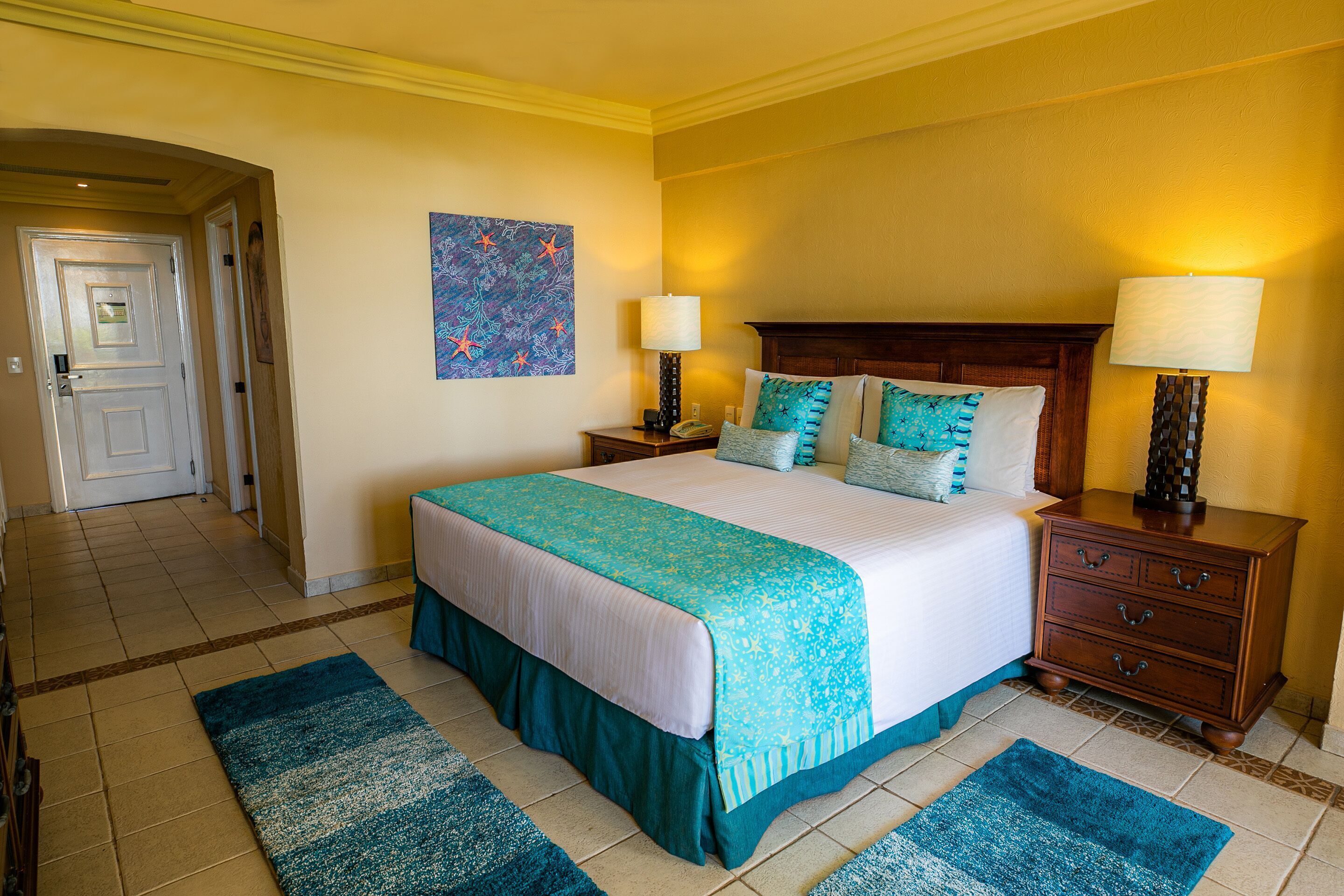 Premium bedding, in-room safe, iron/ironing board, WiFi