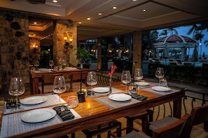 4 restaurants, breakfast, lunch, dinner served; international cuisine