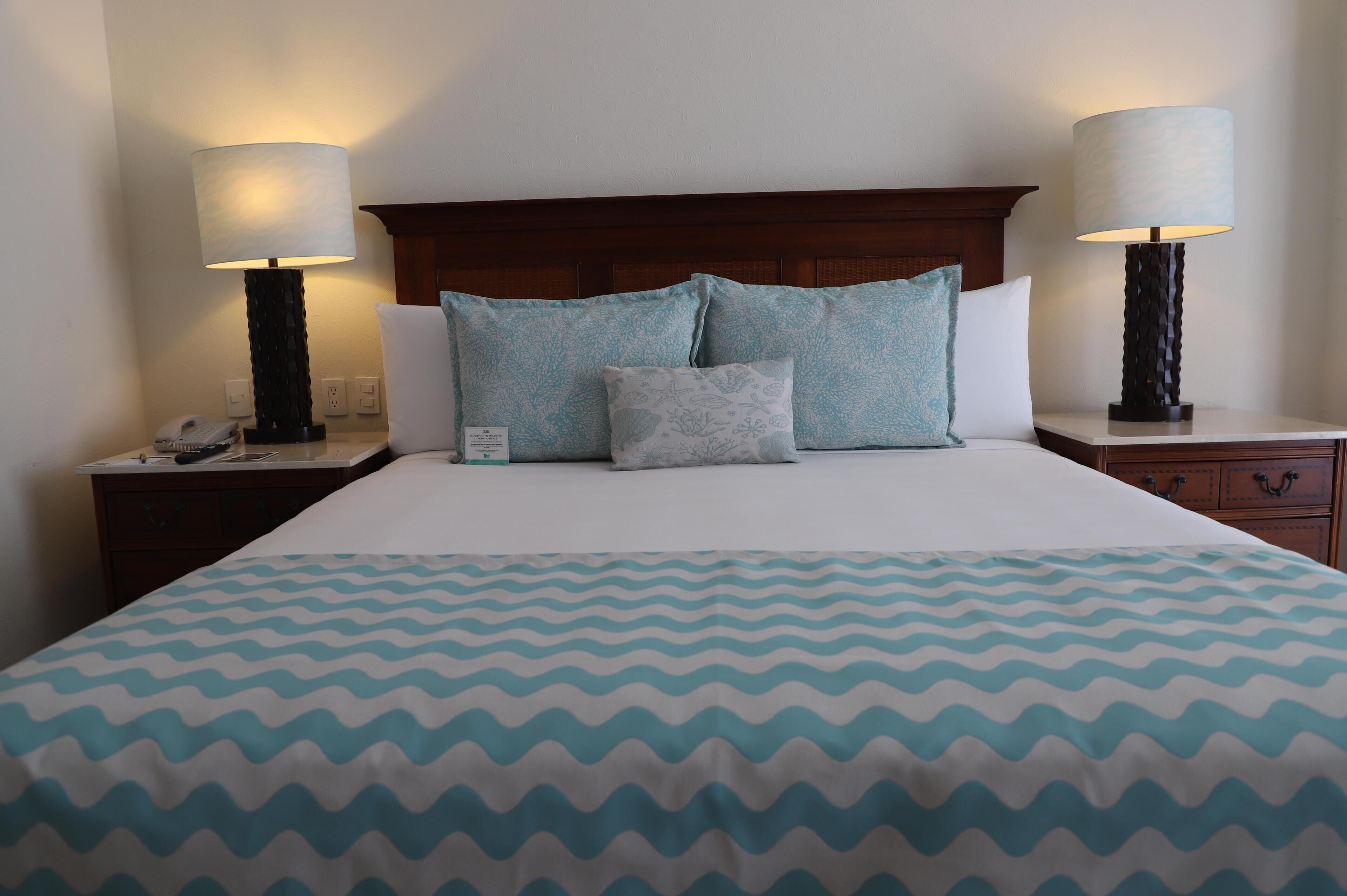 Premium bedding, in-room safe, iron/ironing board, WiFi