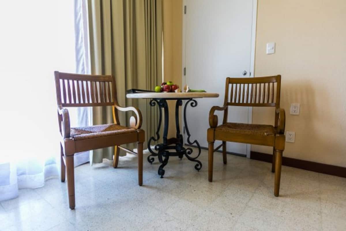 Peralatan tempat tidur premium, peti besi dalam bilik