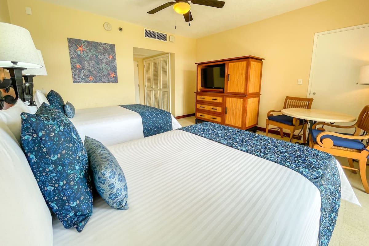 Premium bedding, in-room safe, iron/ironing board, WiFi