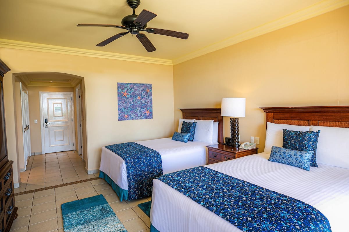 Peralatan tempat tidur premium, peti besi dalam bilik