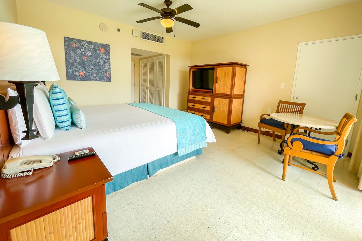 Superior Room, 1 Katil Raja (King) | Peralatan tempat tidur premium, peti besi dalam bilik