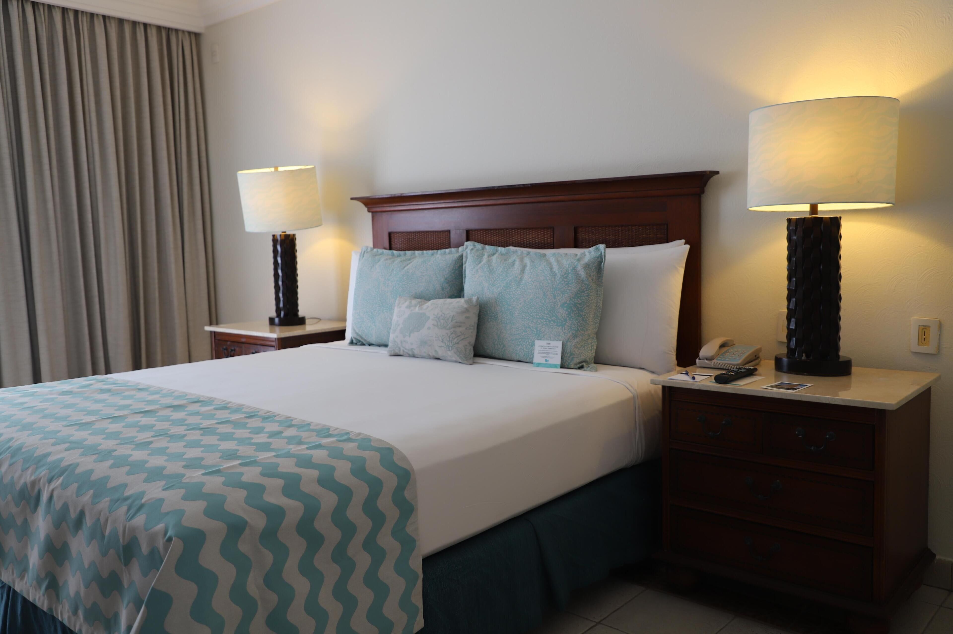 Premium bedding, in-room safe, iron/ironing board, WiFi